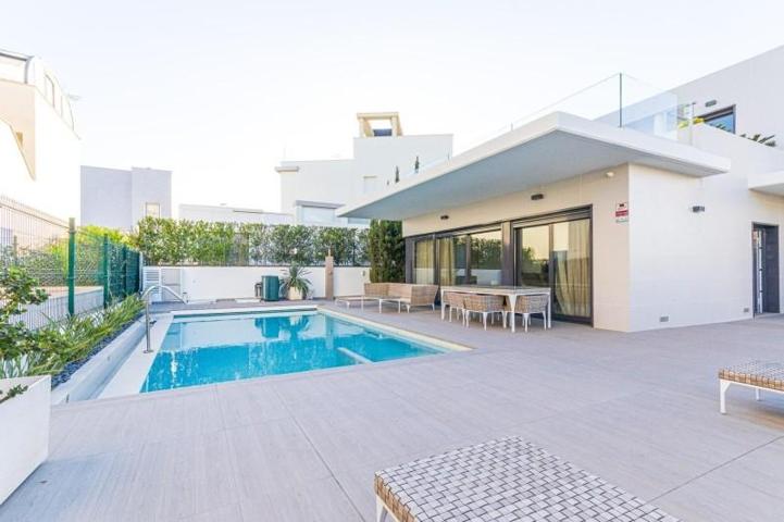 Chalet en venta en Orihuela Costa, Campoamor photo 0