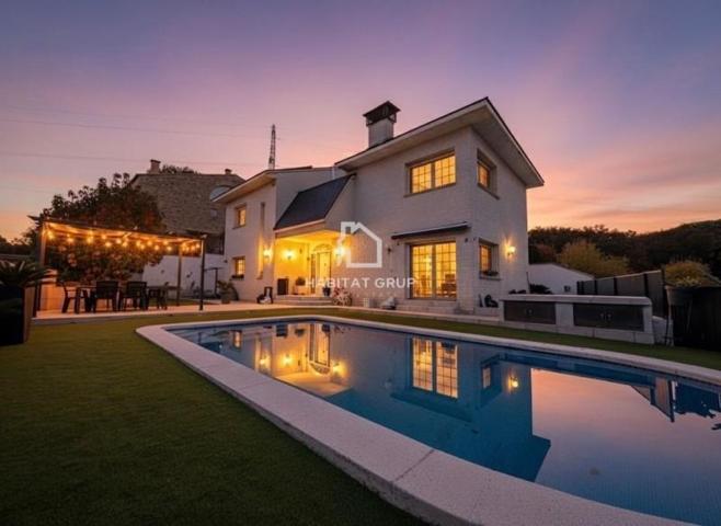 Chalet en venta en Girona photo 0