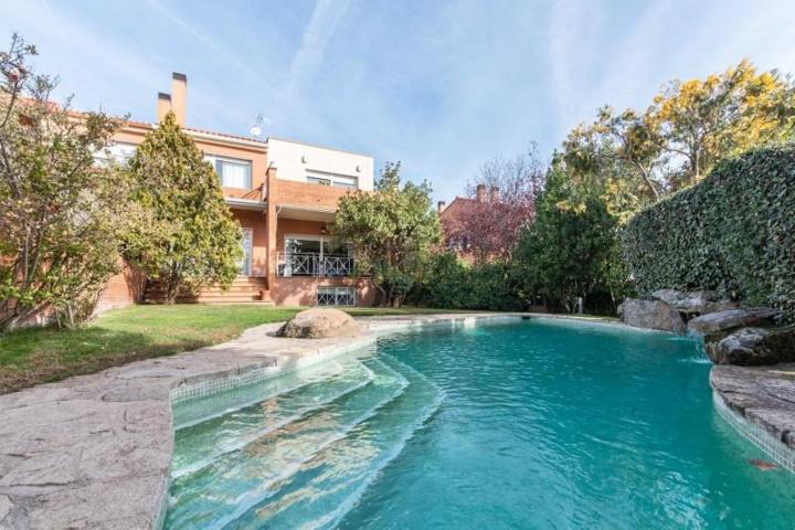 Bungalow en venta en Pozuelo de Alarcón, La Cabaña photo 0