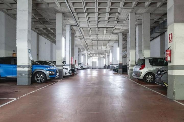 Garaje en alquiler en Oviedo, Área de Oviedo photo 0