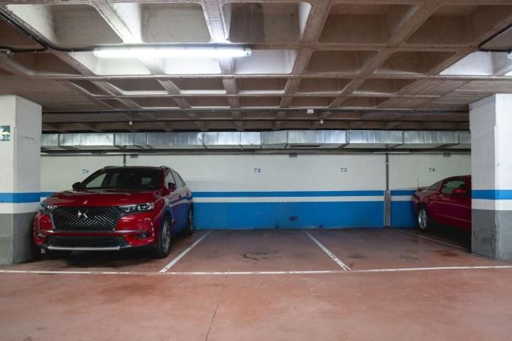 Garaje en alquiler en Oviedo, Área de Oviedo photo 0