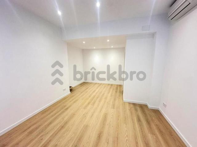 Local comercial en alquiler en Barcelona, Carrer d'Escipió, 08023 photo 0