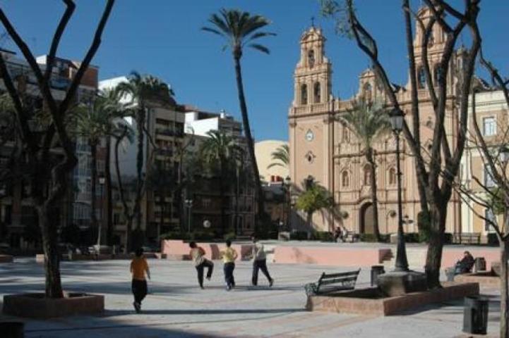 Local comercial en alquiler en Huelva photo 0