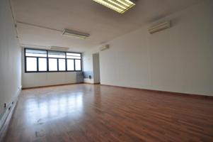 Oficina en alquiler en Barcelona, La Vila Olímpica del Poblenou photo 0