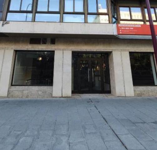 Local comercial en alquiler en Sevilla, Nervion - Avd.San Francisco Javier photo 0