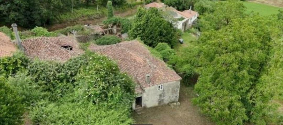 Casa con terreno en venta en Lalín photo 0