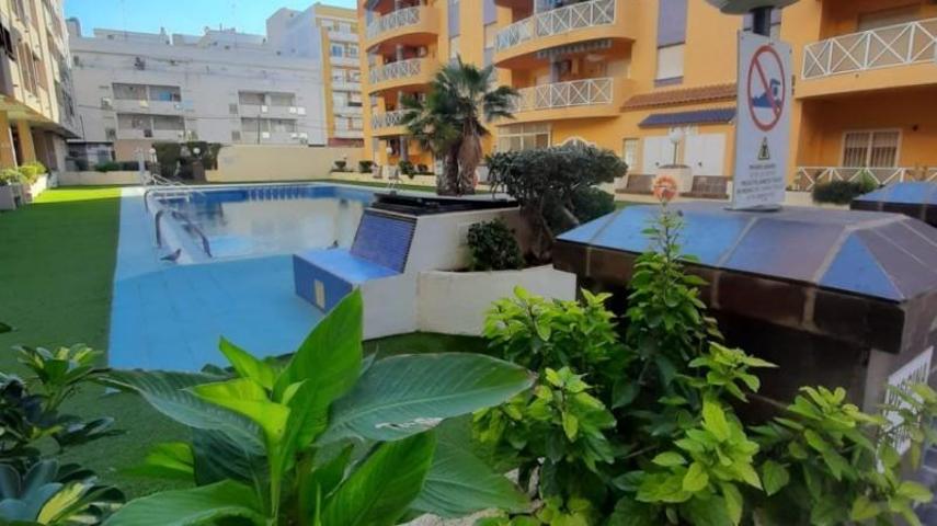 Apartamento en venta en Torrevieja, Centro photo 0