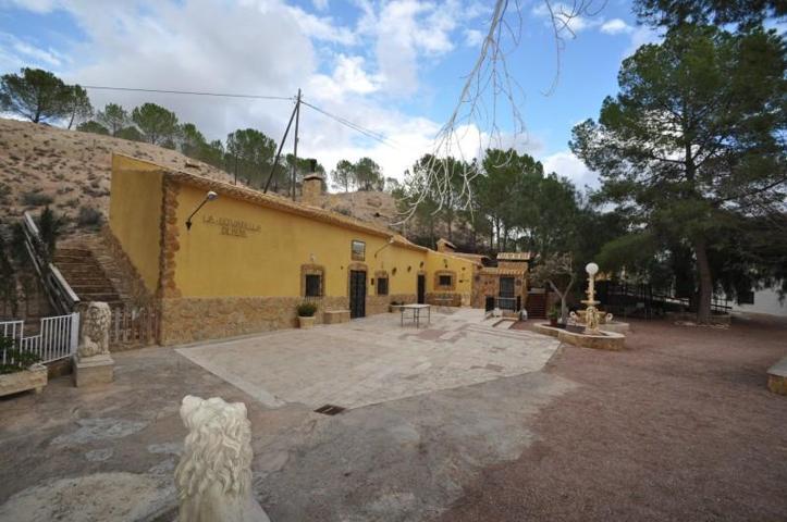 Casa con terreno en venta en Pinoso, Comunidad valenciana photo 0