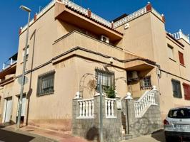 Adosada en venta en Cartagena photo 0