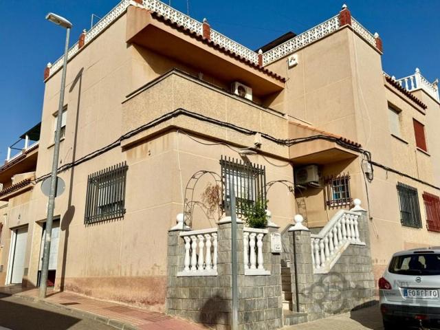 Adosada en venta en Cartagena photo 0