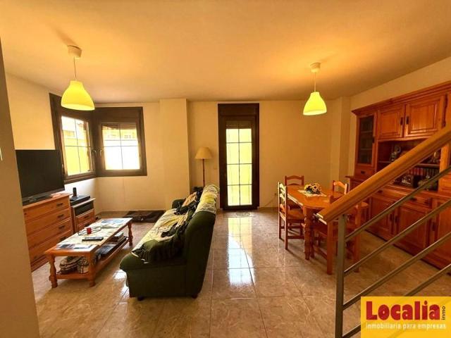 Adosada en venta en Venta de Baños, Calle Agustina de Aragón, 34200 photo 0