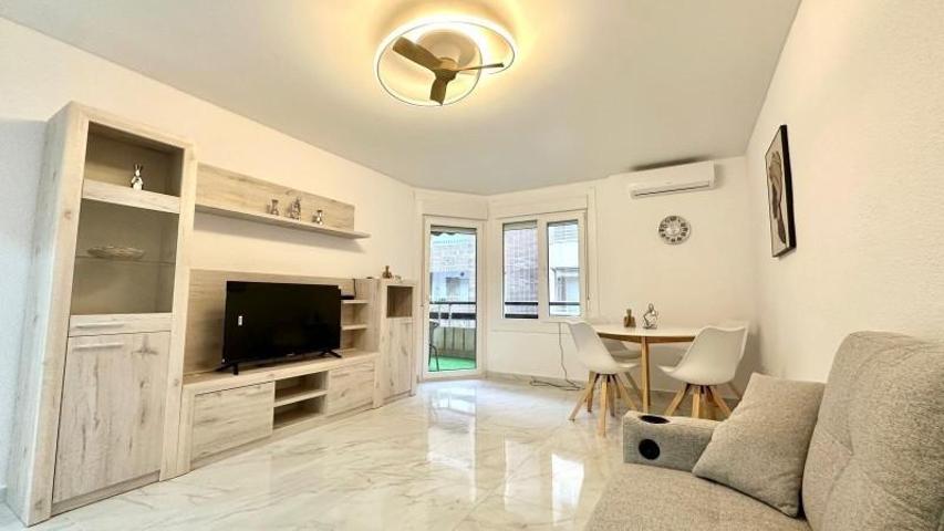 Apartamento en venta en Torrevieja photo 0