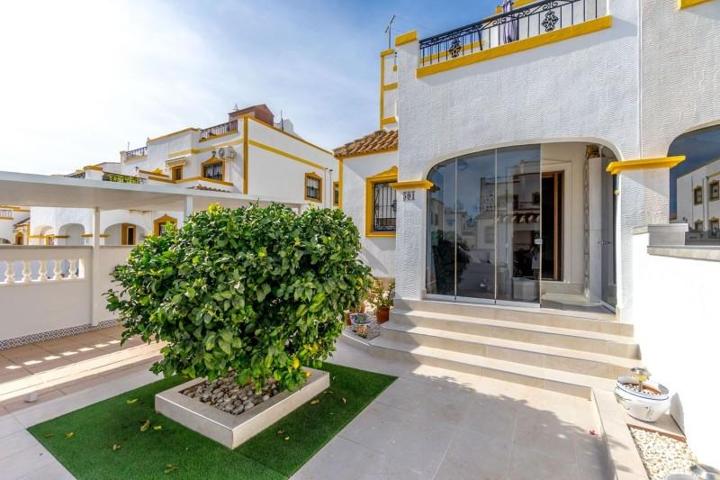 Adosada en venta en Orihuela, Baix Segura photo 0