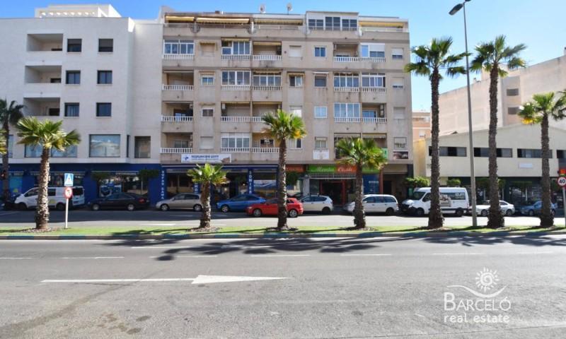 Apartamento en venta en Torrevieja, Center photo 0