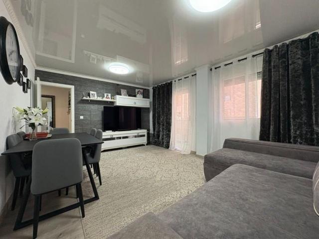 Apartamento en venta en Torrevieja, Playa de los locos photo 0