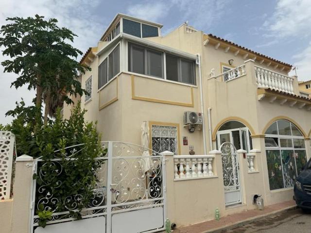 Chalet en venta en Orihuela Costa photo 0