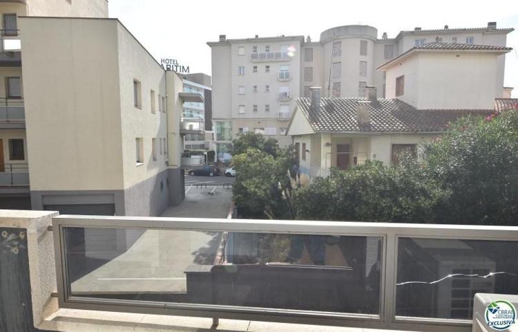 Apartamento en venta en Roses photo 0