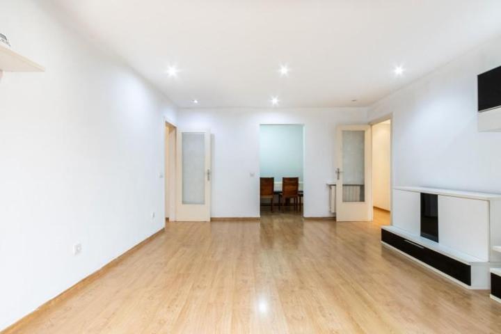Piso en venta en Sabadell, El Centre photo 0
