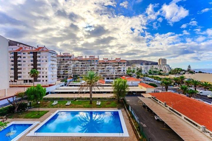 Apartamento en venta en Arona, Los Cristianos photo 0