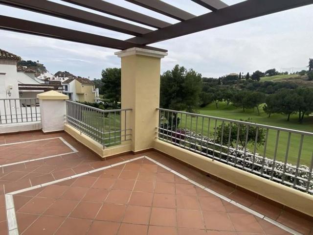 Aticos en venta en Benahavís, Benahavis photo 0