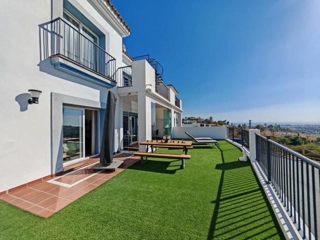 Piso en venta en Benahavís, Benahavis photo 0