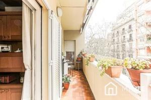 Piso en venta en Barcelona, Carrer del Bruc, 08009 photo 0