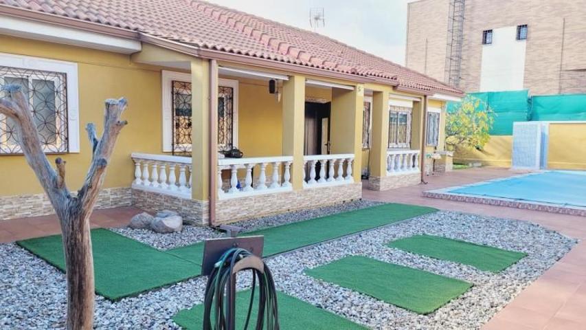 Chalet en venta en Madrid, Rejas photo 0