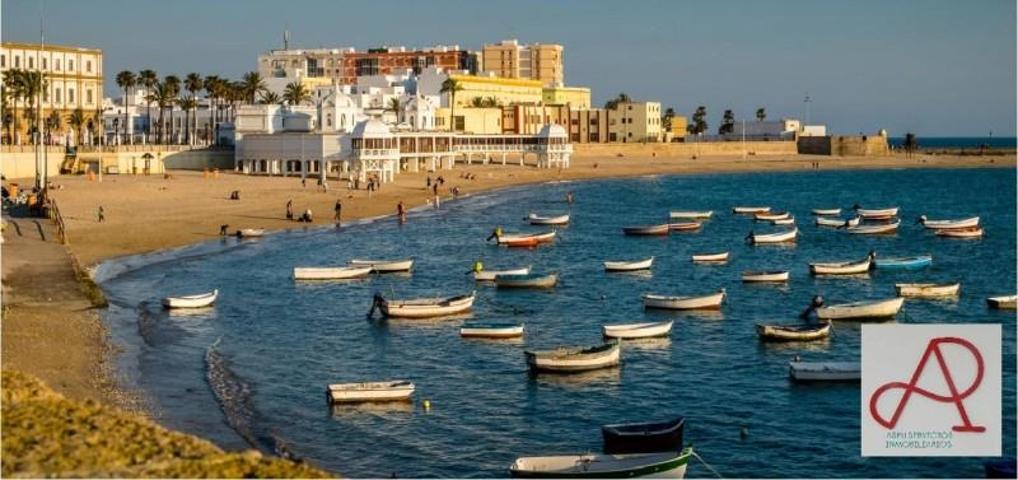 Edificio en venta en Cádiz, Centro photo 0