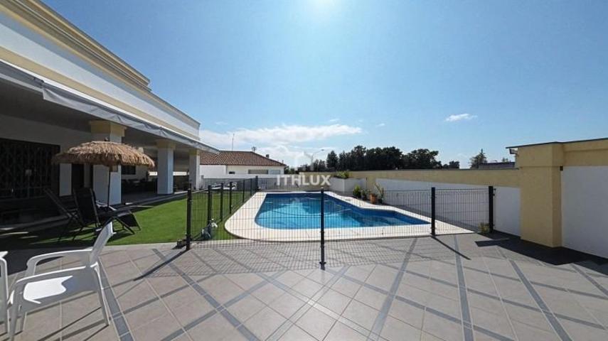 Chalet en venta en Sevilla, Sanlúcar la Mayor photo 0