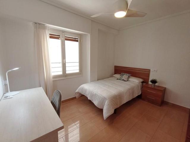 Habitación en alquiler en Valencia, Carrer d'En Gil, 46001 photo 0