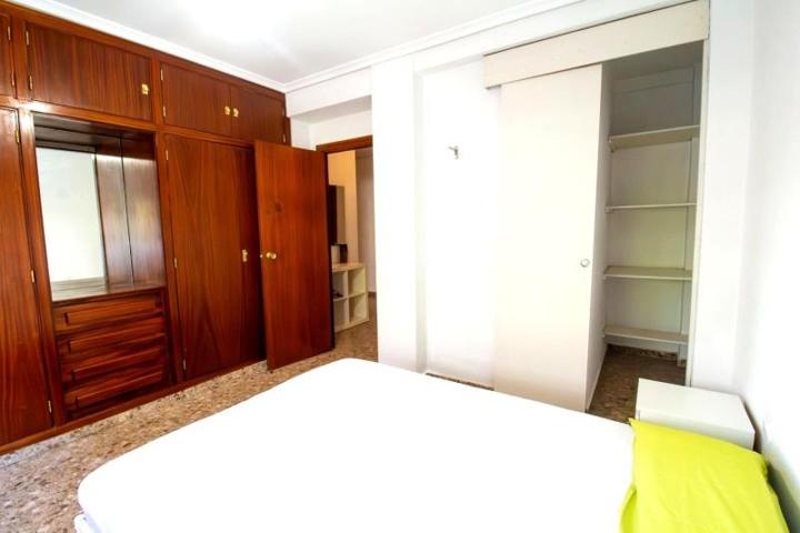 Habitación en alquiler en Valencia, Carrer de la Pobla de Farnals, 46021 photo 0