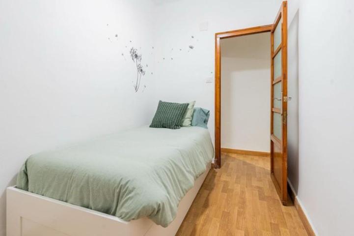 Habitación en alquiler en Valencia, Carrer del Portal de Valldigna, 46003 photo 0