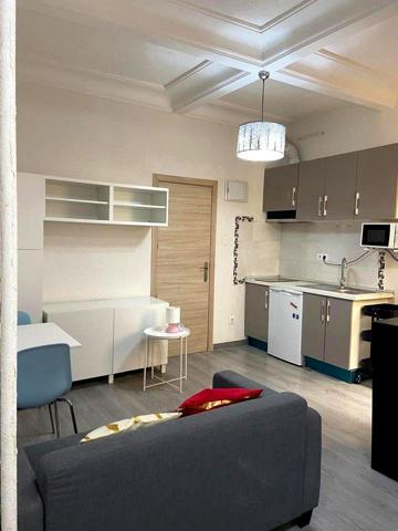 Casa en alquiler en Madrid, Calle de Leganitos, 28013 photo 0