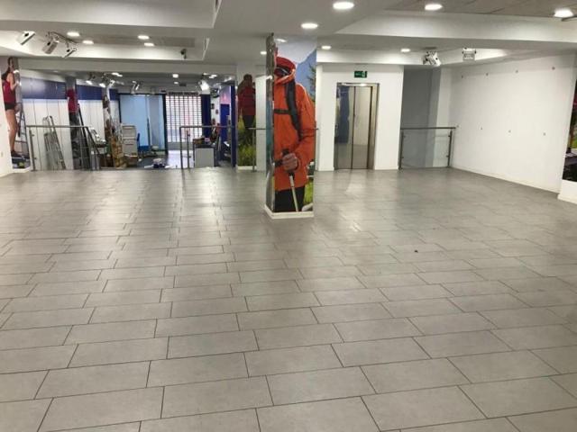 Local comercial en alquiler en Linares, Calle Canalejas, 23700 photo 0