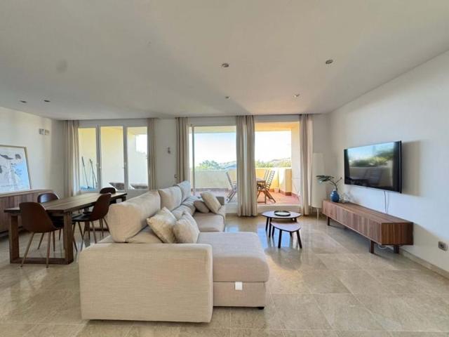 Piso en alquiler en Benahavís, Benahavis photo 0