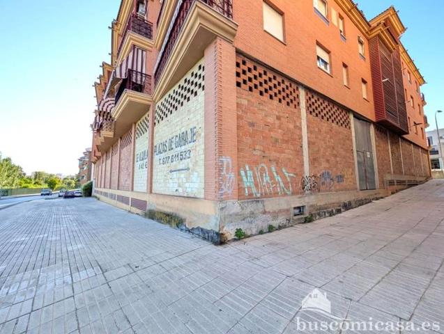 Local comercial en alquiler en Linares, Avenida de Andalucía, 23700 photo 0