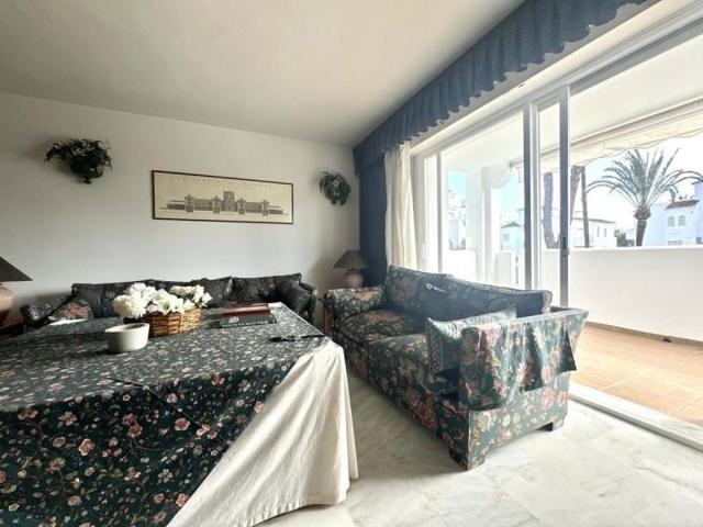 Piso en venta en Estepona, Estepona photo 0