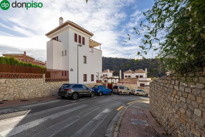 Chalet en venta en Granada, Acceso a la Alhambra photo 0