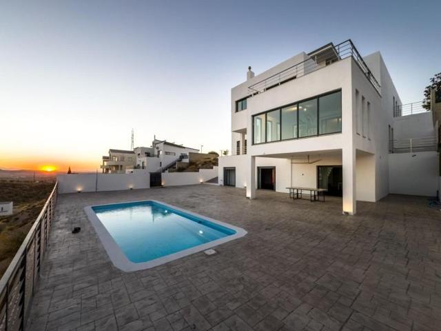 Chalet en venta en Zubia, Altos de la Zubia photo 0