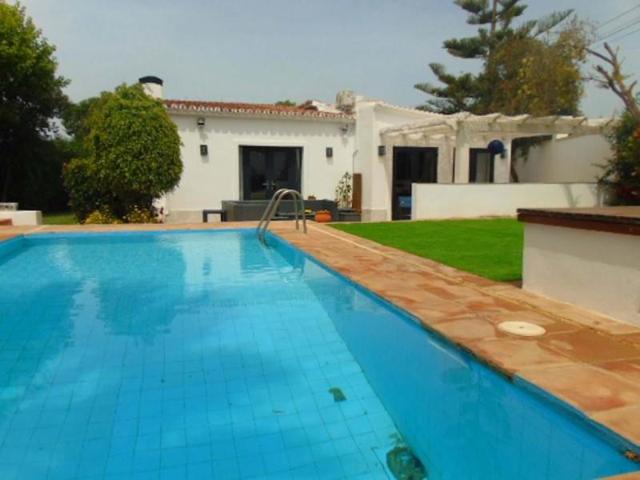 Chalet en venta en Marbella, Marbella photo 0