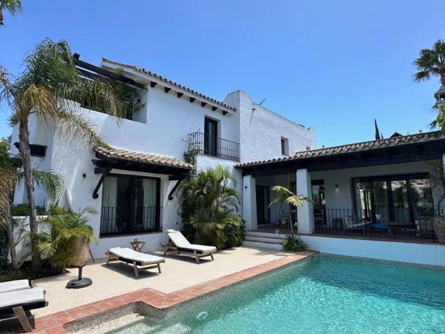 Chalet en venta en Estepona, Estepona photo 0