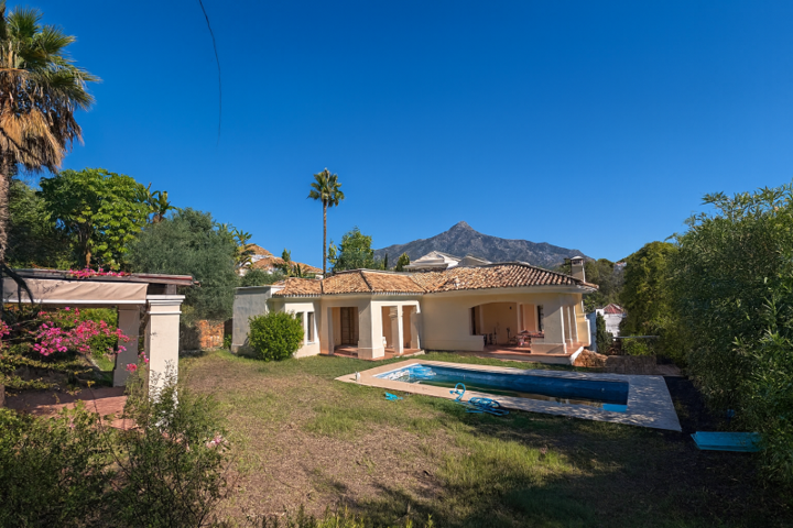 Chalet en venta en Marbella, Marbella photo 0