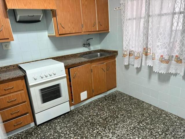 Habitación en alquiler en Elche, Reina Victoria-Miguel Hernández photo 0