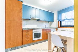 Apartamento en alquiler en Carballo, Barrio de las flores photo 0