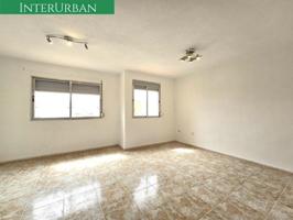 Adosada en alquiler en Casinos, Afueras photo 0