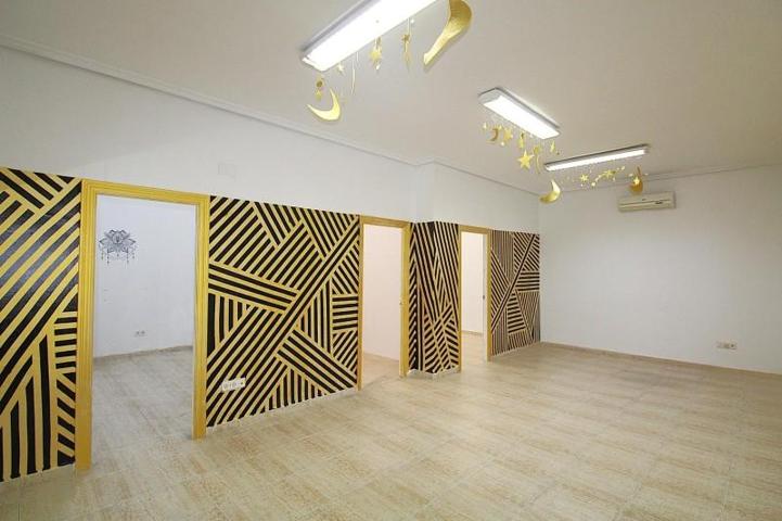 Local comercial en alquiler en Valencia, Mont-Olivet photo 0