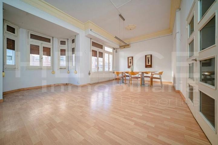 Local comercial en alquiler en Valencia, Valencia photo 0