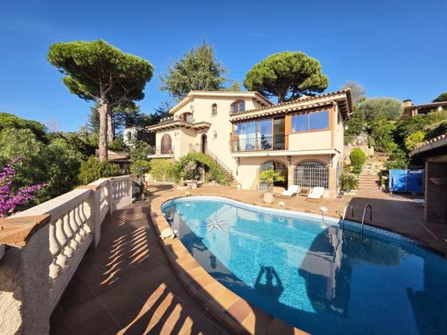 Casa en alquiler en Cabrils photo 0