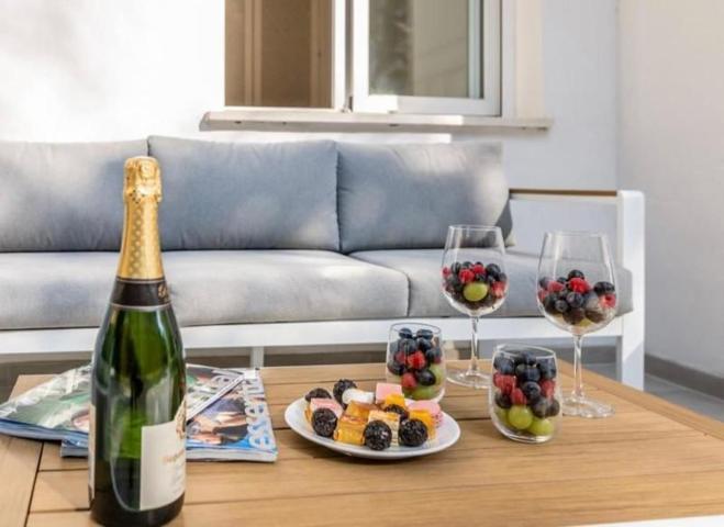 Apartamento en alquiler en Marbella, Nueva Andalucia photo 0