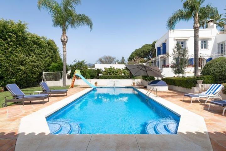 Chalet en alquiler en Marbella, Marbella photo 0